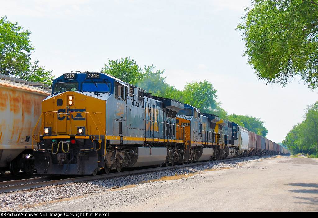 CSX 7249 - Meet, On Main